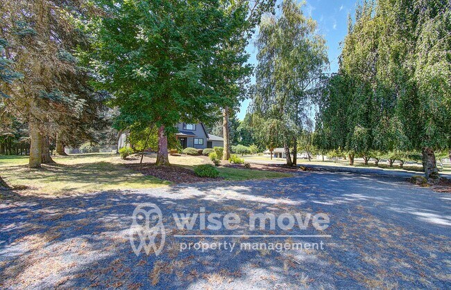 Building Photo - Felida Park- 4 Bedrooms on 1.5 Acres