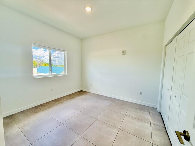 Building Photo - 1295 W 69th St