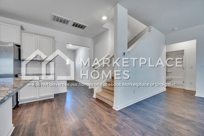 Building Photo - 1027 Park View Dr