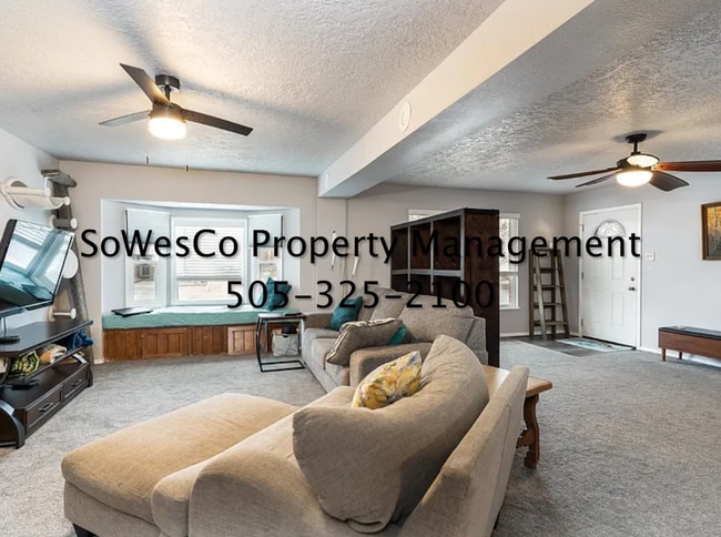 Building Photo - Large 3 Bedroom Home on Corner Lot