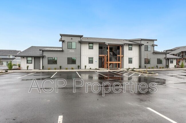Building Photo - 1559 E Badger Rd