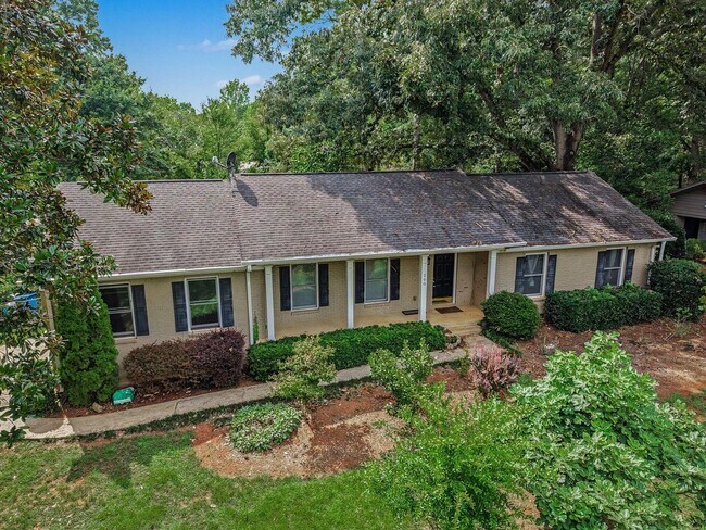 Building Photo - 290 University Cir