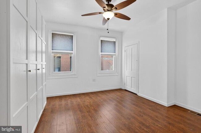 Building Photo - 1551 S Chadwick St