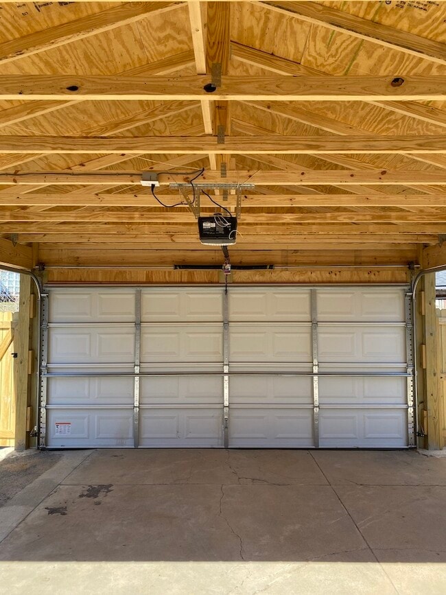 Building Photo - 5855 De Giverville Ave