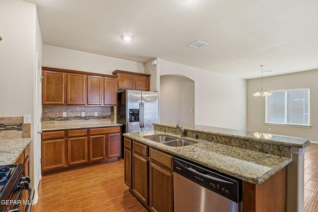 Building Photo - 7417 Dewberry Dr