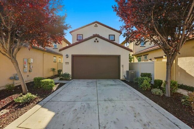 Building Photo - Beautiful 3 Bedroom, 2.5 Bathroom For Rent in West Roseville!