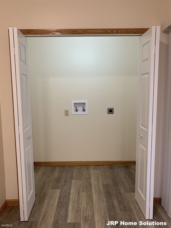 Building Photo - 2 br, 1 bath Apartment - 6400 Gillis Dr Ste A