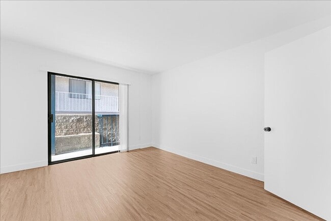 Building Photo - 448 W Windsor Rd