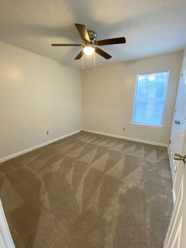 Building Photo - 4 bed, 2.5 bath in Cordova with new ss app...