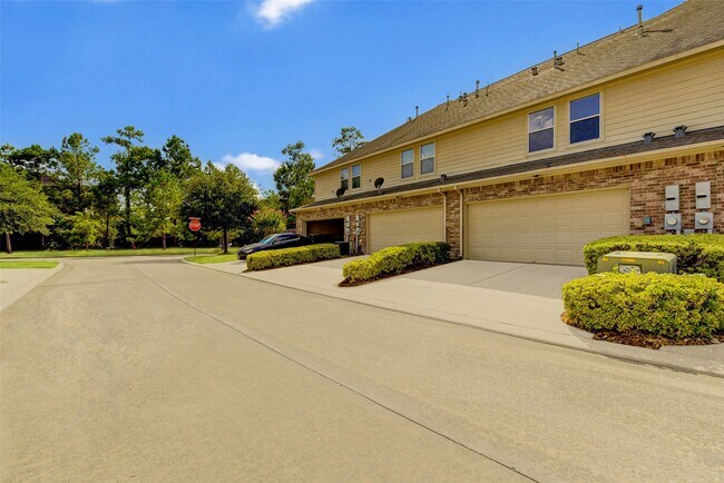 Building Photo - 10 Pine Needle Pl