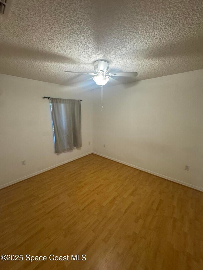 Building Photo - 2129 Redwood Cir