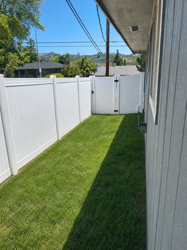 Building Photo - 804Frem