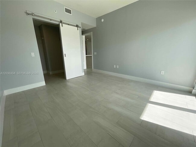 Building Photo - 2000 Metropica Wy