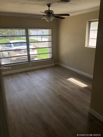 Building Photo - 216 SE 5th St