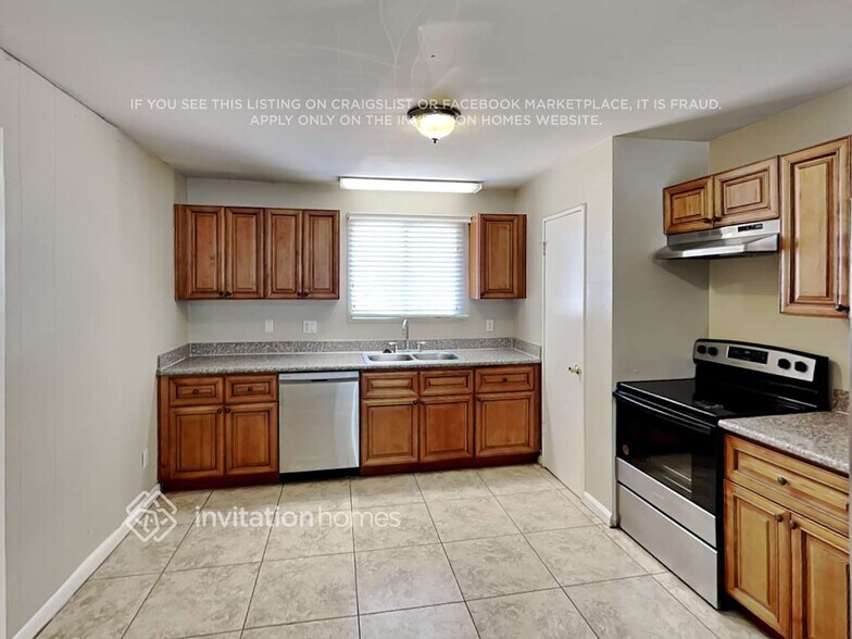 Building Photo - 5318 W Windsor Ave