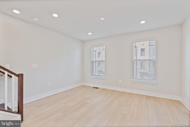 Building Photo - 2709 Light St