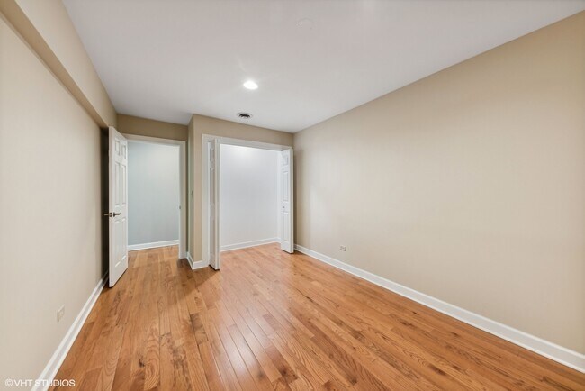 Building Photo - 15020 King Dr