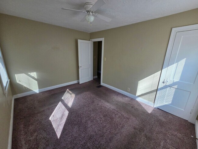 Building Photo - 1091 Bicknell Ave