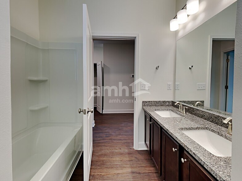 Building Photo - 1094 Tan Tara Trl