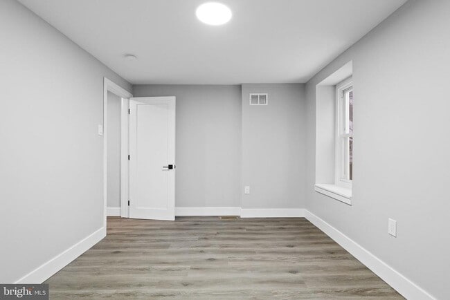 Building Photo - 449 Delmar St