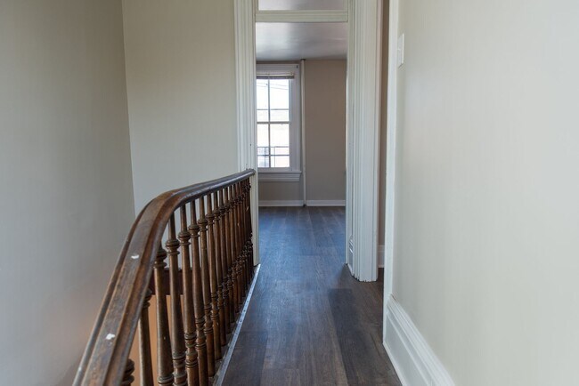Building Photo - 127 Herr St
