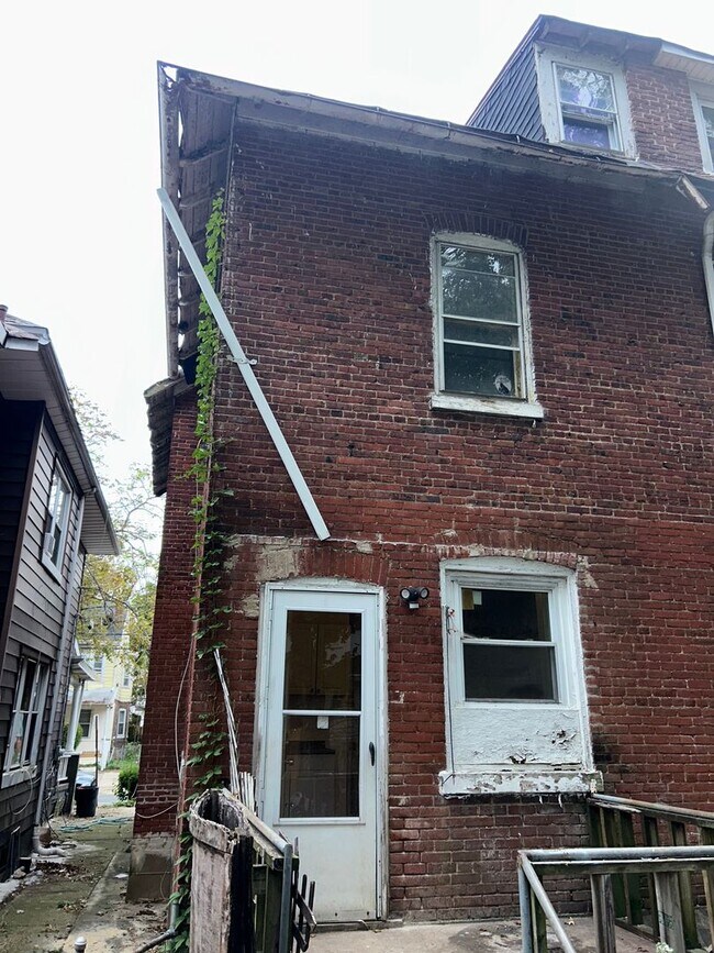 Building Photo - 28 Lee Ave