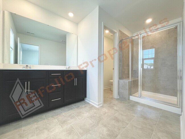 Building Photo - Brand New 3 Story 4 bedroom, 3.5 bathroom ...
