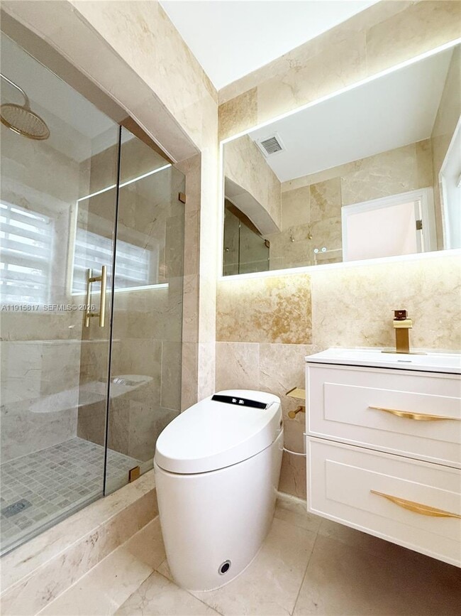 Building Photo - 5835 La Gorce Dr