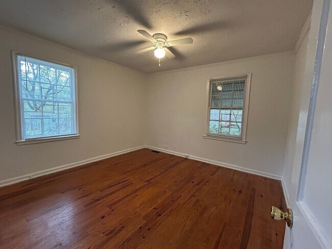 Building Photo - Quaint 2 Bedroom 1 Bath Home in Austell