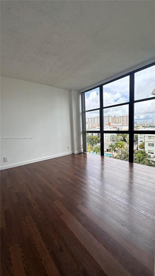 Building Photo - 17021 N Bay Rd
