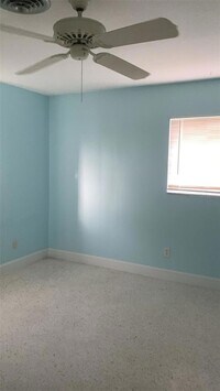 Building Photo - 1765 Elinor Pl