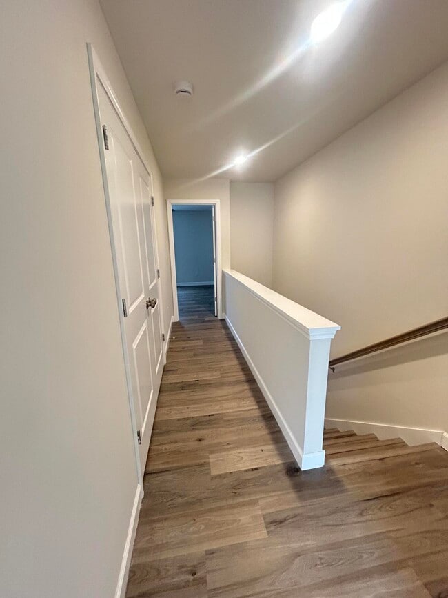 Building Photo - 1035 Stonehaven Dr