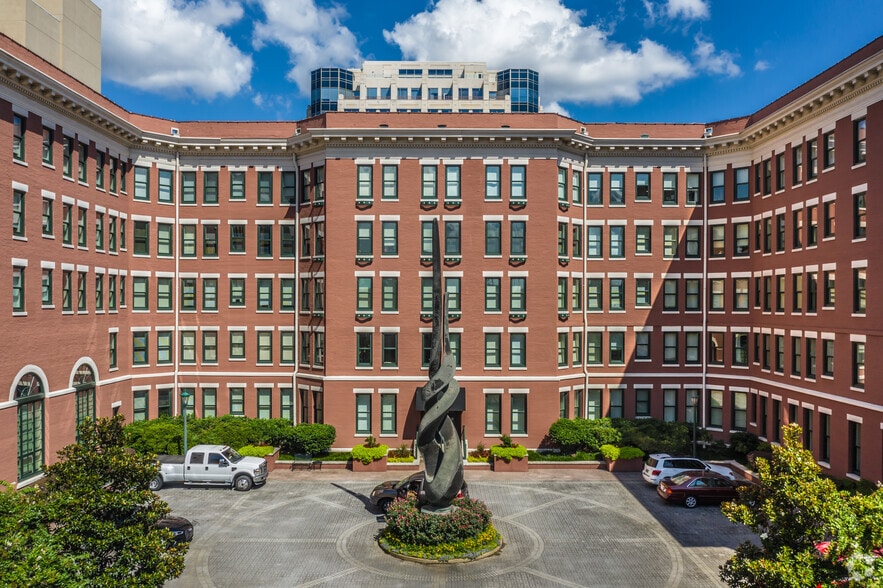 Primary Photo - Gayoso House & Pembroke Square