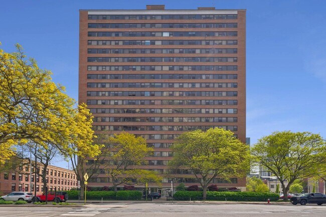 Building Photo - 135 Montgomery St