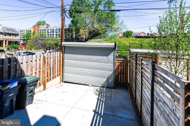 Building Photo - 104 R St NE