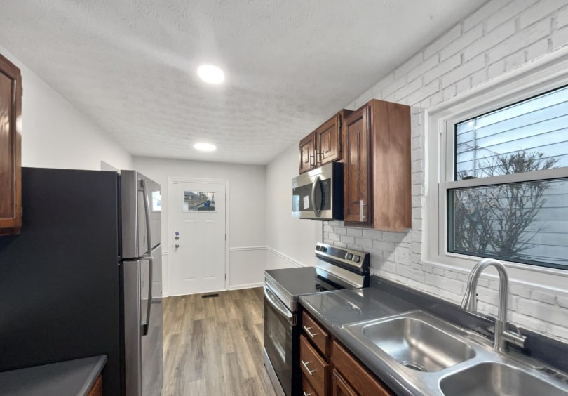 Building Photo - 717 Cleveland Ave