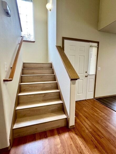 Building Photo - 512 Hazel St