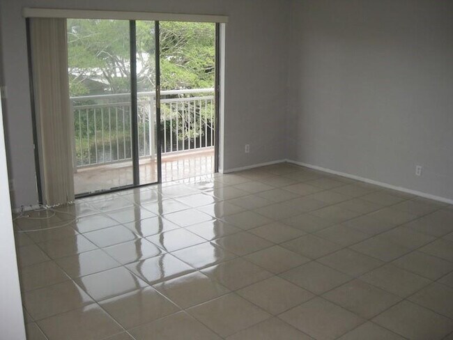 Building Photo - 605 S Pine Island Rd