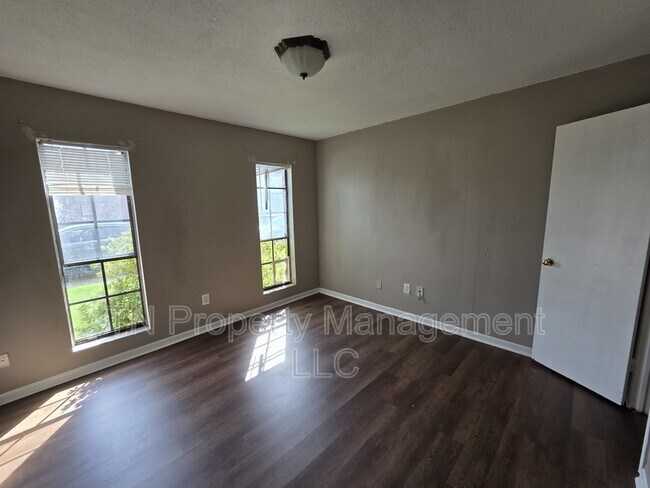 Building Photo - 204 Cantal Dr