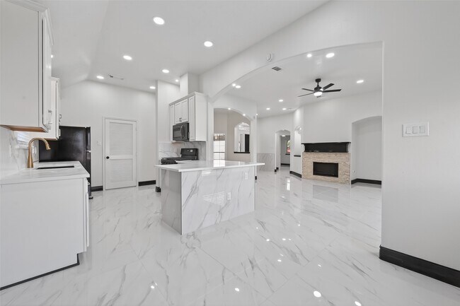 Building Photo - 10703 White Bridge Ln