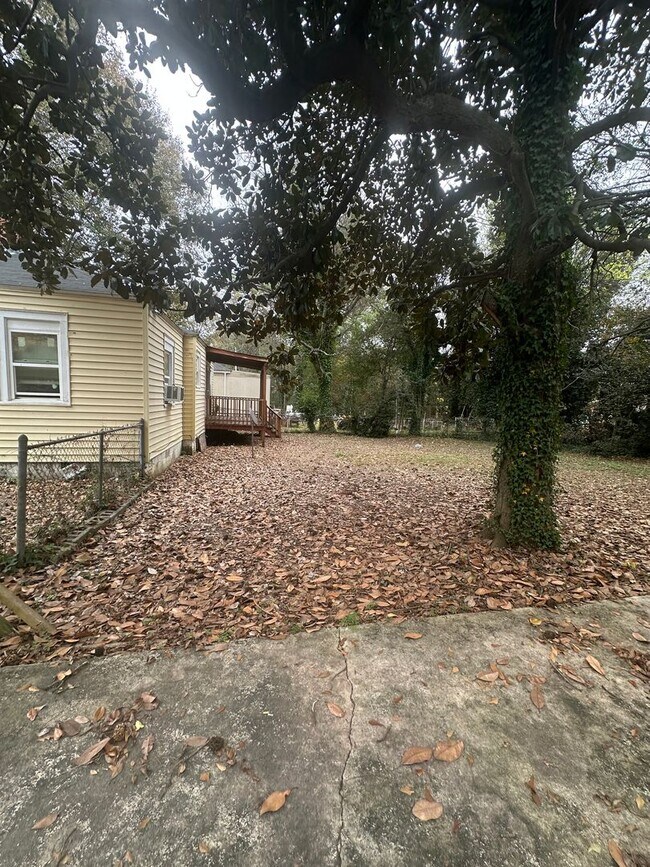 Building Photo - 3 bedroom 1 bath cozy home!