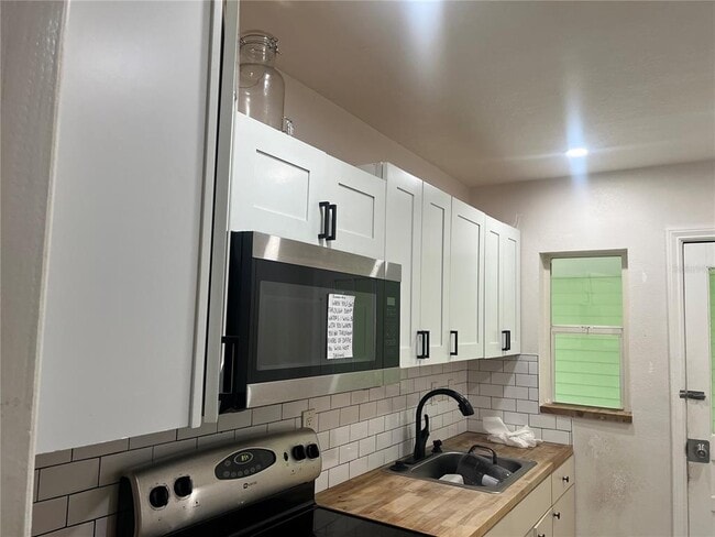 Building Photo - 10825 Navajo Dr