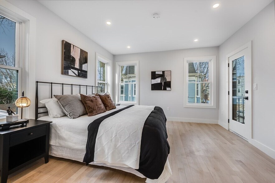 Building Photo - 11 Tufts St