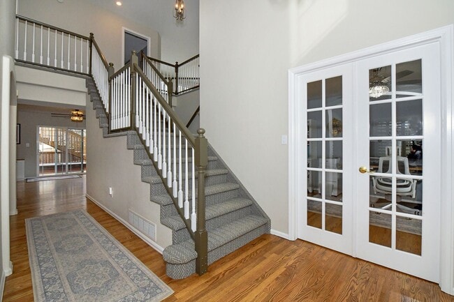 Building Photo - Spacious 2-Story with Mountain Views School District-20