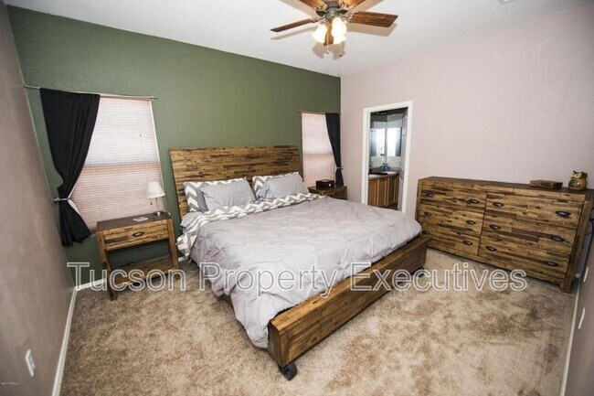 Building Photo - 12700 N Rodeo Land