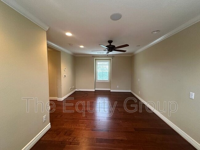 Building Photo - 3842 W Buena Vista Ave