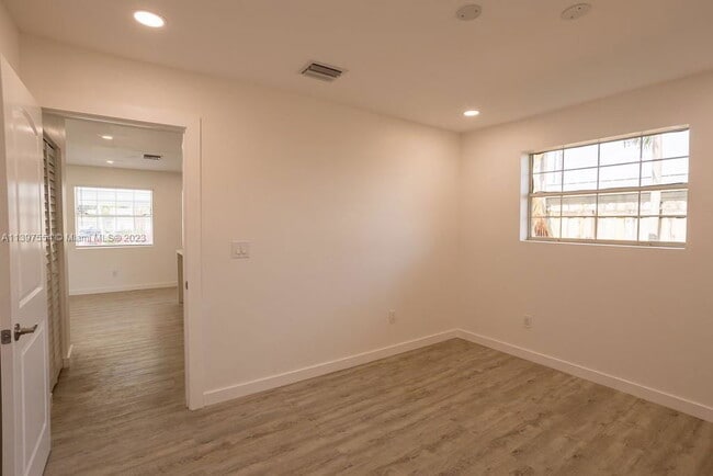 Building Photo - Hope Street, Hollywood, FL 33024 - 4 BR 2 BA Single-Family Home