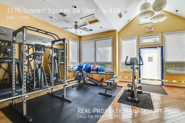 Building Photo - 3176 Summit Square Dr