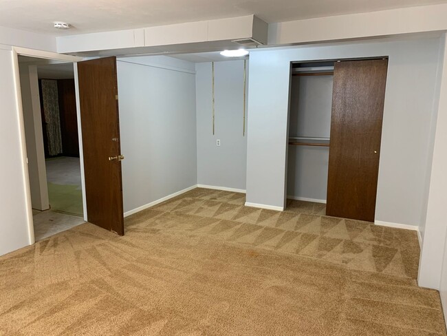 Building Photo - 4 bed/2 bath Home located in central Fort Collins off Drake