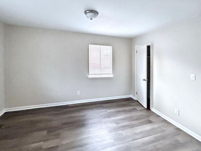 Building Photo - 7736 Rugby Ave
